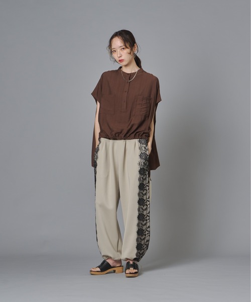 terrace(テラス)の「ドロスト付きプルオーバーポケットシャツ(Tシャツ/カットソー・レディース・ブラック/ブラウン/オフホワイト・FREE)」の12枚目の写真