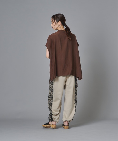 terrace(テラス)の「ドロスト付きプルオーバーポケットシャツ(Tシャツ/カットソー・レディース・ブラック/ブラウン/オフホワイト・FREE)」の14枚目の写真
