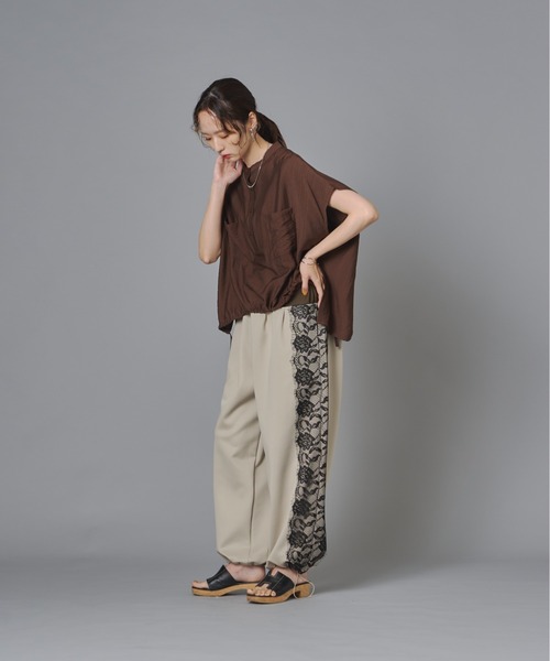 terrace(テラス)の「ドロスト付きプルオーバーポケットシャツ(Tシャツ/カットソー・レディース・ブラック/ブラウン/オフホワイト・FREE)」の4枚目の写真