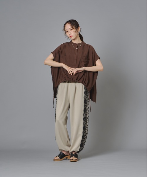 terrace(テラス)の「ドロスト付きプルオーバーポケットシャツ(Tシャツ/カットソー・レディース・ブラック/ブラウン/オフホワイト・FREE)」の5枚目の写真