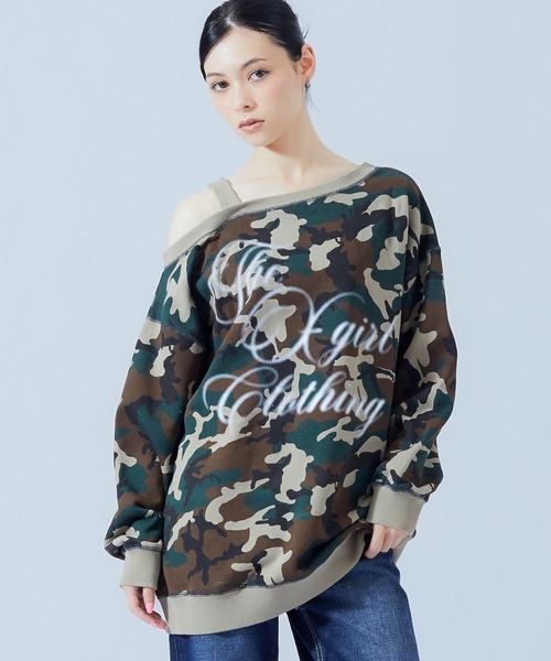 X-girl(エックスガール)の「SCRIPT LOGO OFF SHOULDER SWEATSHIRT(スウェット・レディース・レオパード/カモフラージュ/ブラック・S/M)」の3枚目の写真