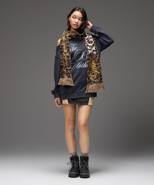 X-girl(エックスガール)の「SCRIPT LOGO OFF SHOULDER SWEATSHIRT(スウェット・レディース・レオパード/カモフラージュ/ブラック・S/M)」の11枚目の写真