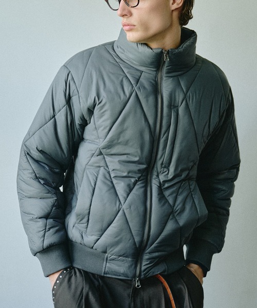 Adoon plain（アドーンプレーン）の「Daiamond Quilted Padded Blouson / ダイヤキルト中綿ブルゾン（ブルゾン・メンズ・ブラック/ブラウン/チャコールグレー/ライトブルー・LARGE/MEDIUM）」の2枚目の写真