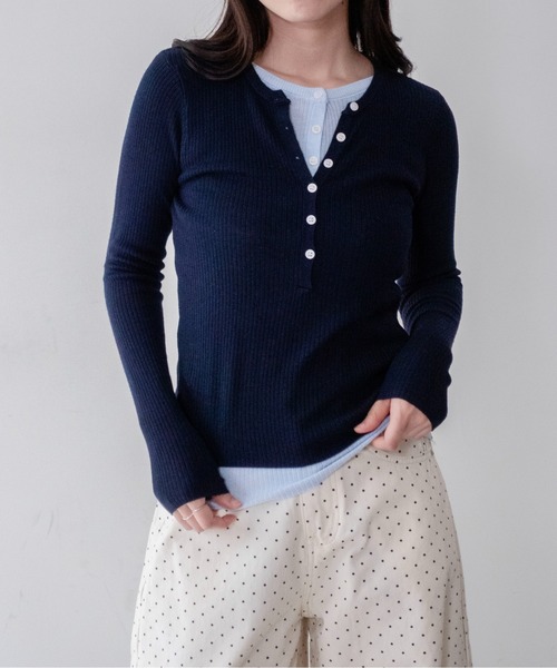 on:nue(オンニュ)の「【on:nue】バイカラーヘンリーネックリブニット /26-27 AW COLLECTION(ニット/セーター・レディース・ネイビー/グレー/ブラウン・FREE)」の3枚目の写真