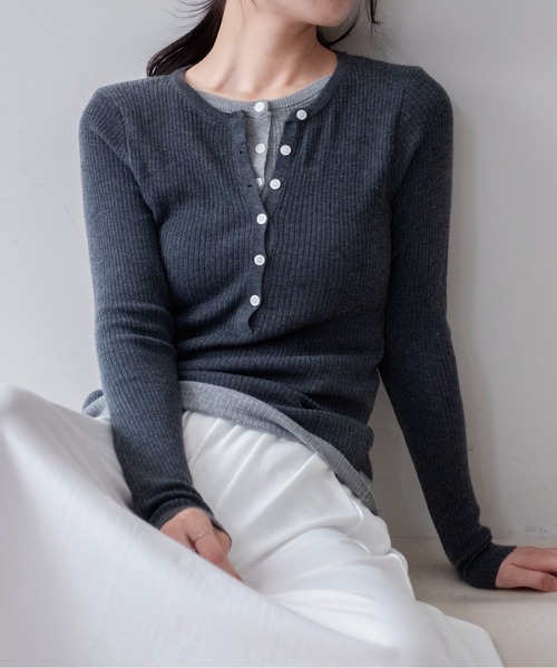 on:nue(オンニュ)の「【on:nue】バイカラーヘンリーネックリブニット /26-27 AW COLLECTION(ニット/セーター・レディース・ネイビー/グレー/ブラウン・FREE)」の1枚目の写真