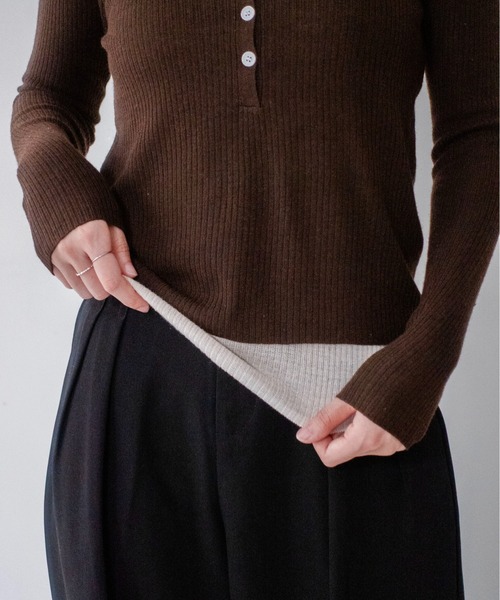 on:nue(オンニュ)の「【on:nue】バイカラーヘンリーネックリブニット /26-27 AW COLLECTION(ニット/セーター・レディース・ネイビー/グレー/ブラウン・FREE)」の8枚目の写真