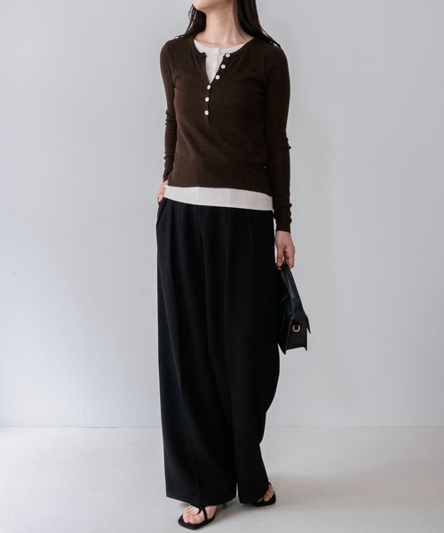 on:nue(オンニュ)の「【on:nue】バイカラーヘンリーネックリブニット /26-27 AW COLLECTION(ニット/セーター・レディース・ネイビー/グレー/ブラウン・FREE)」の10枚目の写真