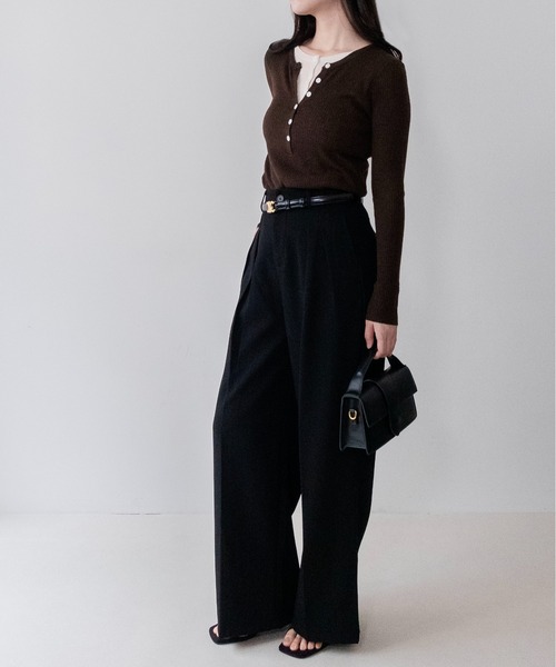 on:nue(オンニュ)の「【on:nue】バイカラーヘンリーネックリブニット /26-27 AW COLLECTION(ニット/セーター・レディース・ネイビー/グレー/ブラウン・FREE)」の15枚目の写真