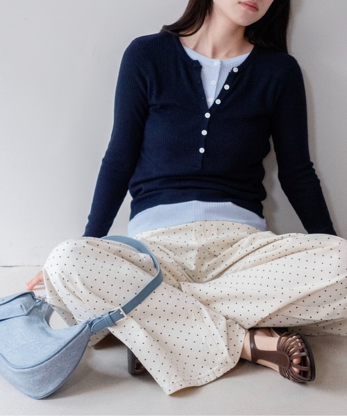 on:nue(オンニュ)の「【on:nue】バイカラーヘンリーネックリブニット /26-27 AW COLLECTION(ニット/セーター・レディース・ネイビー/グレー/ブラウン・FREE)」の19枚目の写真