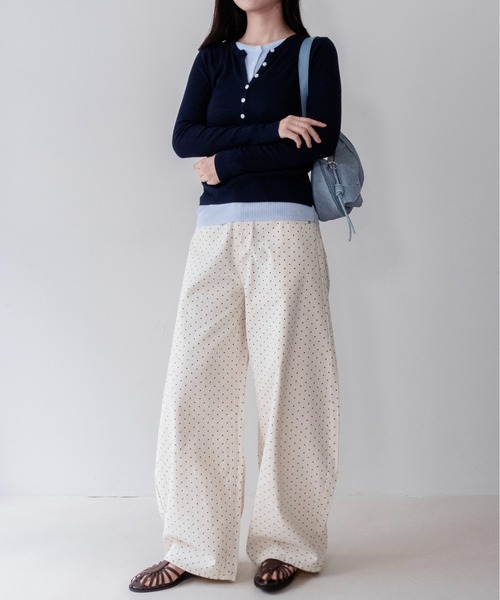 on:nue(オンニュ)の「【on:nue】バイカラーヘンリーネックリブニット /26-27 AW COLLECTION(ニット/セーター・レディース・ネイビー/グレー/ブラウン・FREE)」の21枚目の写真