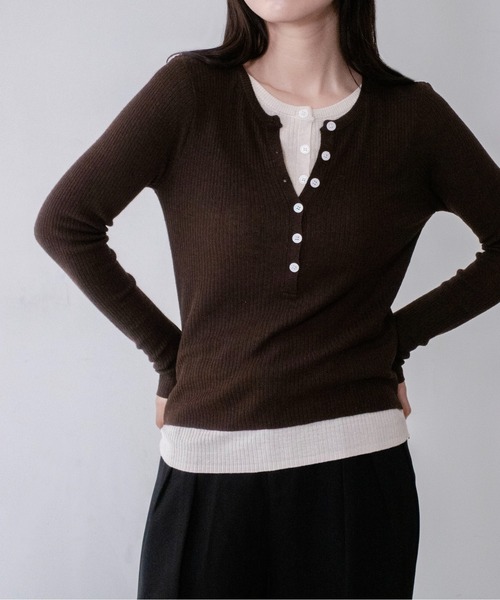 on:nue(オンニュ)の「【on:nue】バイカラーヘンリーネックリブニット /26-27 AW COLLECTION(ニット/セーター・レディース・ネイビー/グレー/ブラウン・FREE)」の4枚目の写真