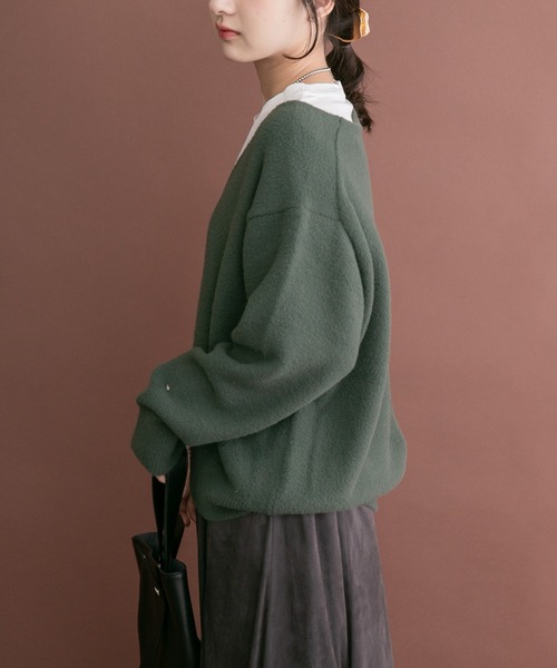 ITEMS URBANRESEARCH（アイテムズ アーバンリサーチ）の「シャギーVネックニット（ニット/セーター・レディース・ベージュ系その他/グリーン系その他/オフホワイト・FREE）」の16枚目の写真