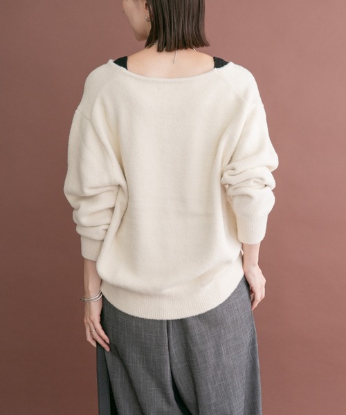 ITEMS URBANRESEARCH（アイテムズ アーバンリサーチ）の「シャギーVネックニット（ニット/セーター・レディース・ベージュ系その他/グリーン系その他/オフホワイト・FREE）」の5枚目の写真