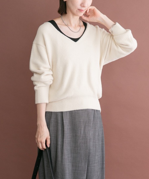 ITEMS URBANRESEARCH（アイテムズ アーバンリサーチ）の「シャギーVネックニット（ニット/セーター・レディース・ベージュ系その他/グリーン系その他/オフホワイト・FREE）」の7枚目の写真