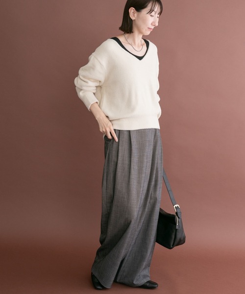 ITEMS URBANRESEARCH（アイテムズ アーバンリサーチ）の「シャギーVネックニット（ニット/セーター・レディース・ベージュ系その他/グリーン系その他/オフホワイト・FREE）」の8枚目の写真