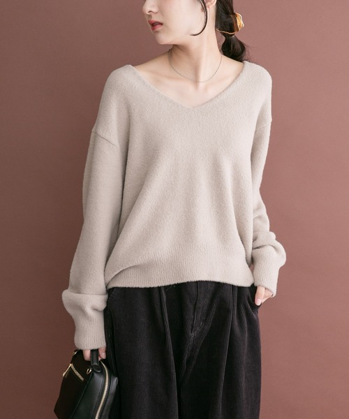 ITEMS URBANRESEARCH（アイテムズ アーバンリサーチ）の「シャギーVネックニット（ニット/セーター・レディース・ベージュ系その他/グリーン系その他/オフホワイト・FREE）」の9枚目の写真