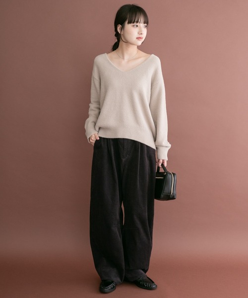 ITEMS URBANRESEARCH（アイテムズ アーバンリサーチ）の「シャギーVネックニット（ニット/セーター・レディース・ベージュ系その他/グリーン系その他/オフホワイト・FREE）」の13枚目の写真