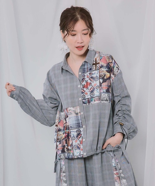 iS ScoLar(イズスカラー)の「563208:チェック×コラージュ柄 ドロスト付きシャツ(シャツ/ブラウス・レディース・ブラック/ブラウン・M)」の18枚目の写真