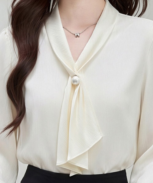 LUCPY(ラクピー)の「ボウタイパールボタンブラウス(シャツ/ブラウス・レディース・ホワイト・X-LARGE/LARGE/MEDIUM/SMALL)」の4枚目の写真