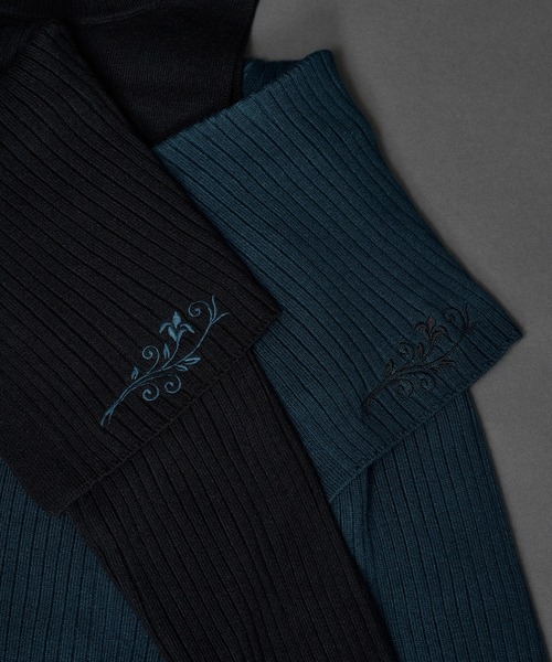 Ellno de Mavie(エルノデメヴィ)の「フラワー刺繍オフショルニットトップス(ニット/セーター・レディース・ブルーグリーン/ブラック・FREE)」の3枚目の写真