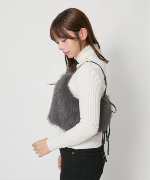 GORGE（ゴージ）の「シャギーファー キャミビスチェ｜全2色（その他トップス・レディース・ベージュ/チャコール・F）」の3枚目の写真