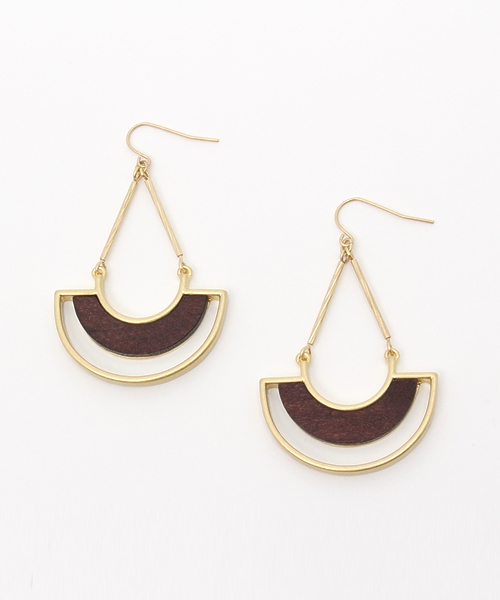 MOUSSY（マウジー）の「WOOD SWING EARRING（ピアス（両耳用）・レディース・ベージュ/ブラウン・FREE）」の2枚目の写真
