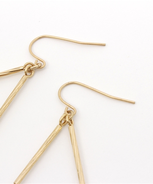 MOUSSY（マウジー）の「WOOD SWING EARRING（ピアス（両耳用）・レディース・ベージュ/ブラウン・FREE）」の3枚目の写真