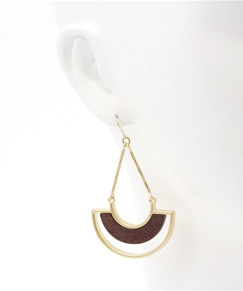 MOUSSY（マウジー）の「WOOD SWING EARRING（ピアス（両耳用）・レディース・ベージュ/ブラウン・FREE）」の6枚目の写真