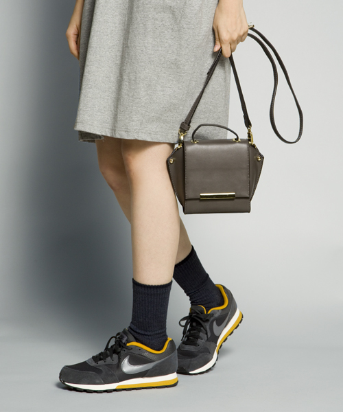 PLAIN CLOTHING（プレーンクロージング）の「エラ型ミニショルダーバッグ/ハンドバッグ【PLAIN CLOTHING】（ショルダーバッグ・レディース・バーガンディー/キャメル/グレー/ベージュ/ブラック・FREE）」の16枚目の写真