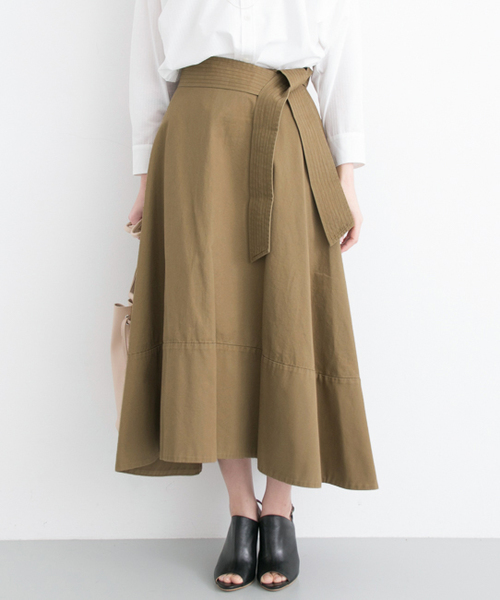 URBAN RESEARCH（アーバンリサーチ）の「 UR チノボリュームフレアスカート（スカート・レディース・ベージュ/オリーブ・38/36）」の2枚目の写真
