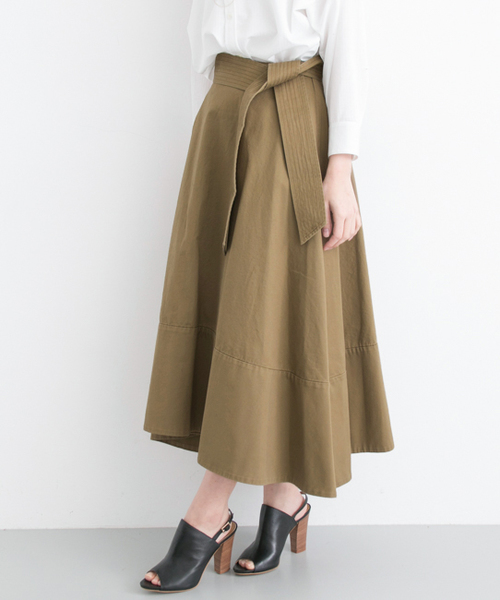 URBAN RESEARCH（アーバンリサーチ）の「 UR チノボリュームフレアスカート（スカート・レディース・ベージュ/オリーブ・38/36）」の3枚目の写真