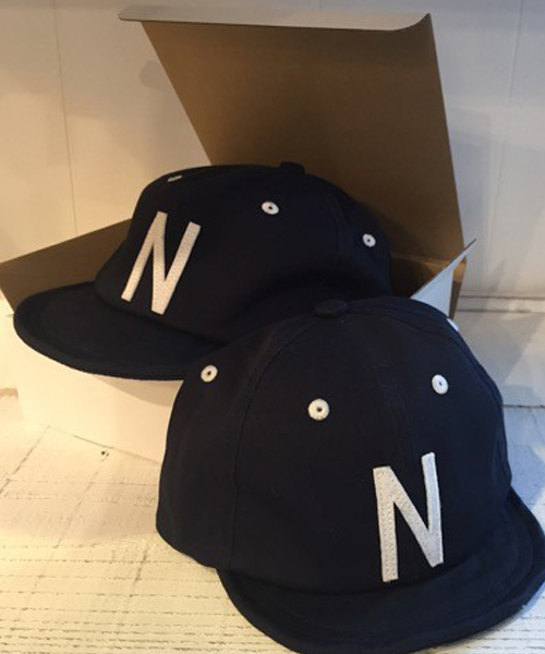 GRIN BUDDY(グリンバディ)の「【GRIN BUDDY(グリンバディ)】親子お揃いロゴキャップ2点セット(ギフトBOX入り)/ Logo Cap 2SET(キャップ・キッズ・カーキ/ベージュ/ネイビー・ONESIZE)」の3枚目の写真