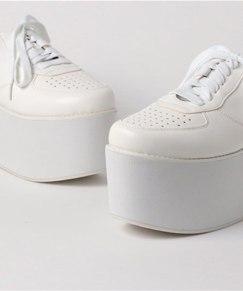 PUNYUS（プニュズ）の「ローカット厚底スニーカー（スニーカー・レディース・ホワイト/ブラック・1/4/3/2）」の8枚目の写真