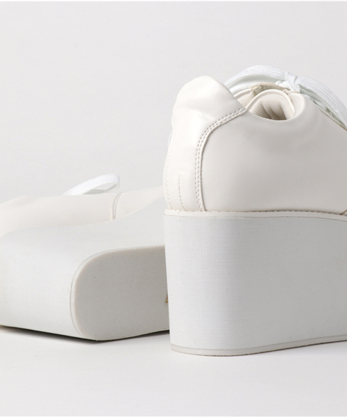 PUNYUS（プニュズ）の「ローカット厚底スニーカー（スニーカー・レディース・ホワイト/ブラック・1/4/3/2）」の3枚目の写真