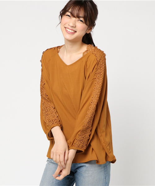 earth music&ecology(アースミュージックアンドエコロジー)の「【 SETアイテム 】SET2点ショルダーレースチュニック+インナー(シャツ/ブラウス・レディース・アイボリー/ブラック/レッド/キャメル・FREE)」の16枚目の写真