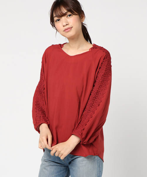 earth music&ecology(アースミュージックアンドエコロジー)の「【 SETアイテム 】SET2点ショルダーレースチュニック+インナー(シャツ/ブラウス・レディース・アイボリー/ブラック/レッド/キャメル・FREE)」の15枚目の写真