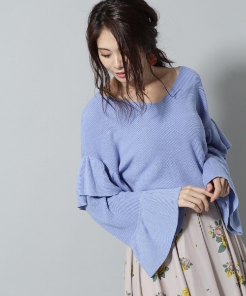 Andemiu（アンデミュウ）の「フリルソデニットプルオーバー773266（ニット/セーター・レディース・ブルー/オフホワイト/ブラウン・FREE）」の3枚目の写真