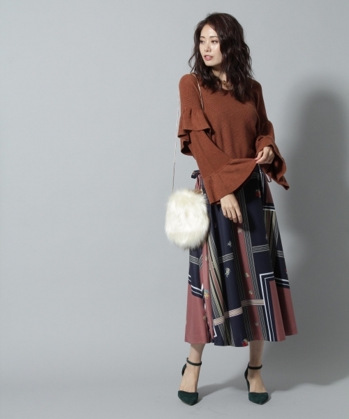 Andemiu（アンデミュウ）の「フリルソデニットプルオーバー773266（ニット/セーター・レディース・ブルー/オフホワイト/ブラウン・FREE）」の15枚目の写真