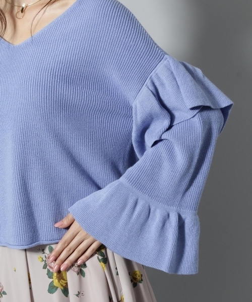 Andemiu（アンデミュウ）の「フリルソデニットプルオーバー773266（ニット/セーター・レディース・ブルー/オフホワイト/ブラウン・FREE）」の16枚目の写真
