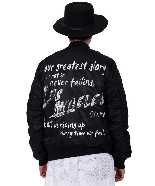 ８(eight)（エイト）の「ワッペン付き MA-1 ミリタリージャケット 中綿 ブルゾン （MA-1・メンズ・ブラック/オリーブ/ワイン・MEDIUM/LARGE/X-LARGE）」の17枚目の写真