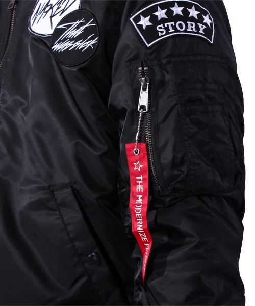 ８(eight)（エイト）の「ワッペン付き MA-1 ミリタリージャケット 中綿 ブルゾン （MA-1・メンズ・ブラック/オリーブ/ワイン・MEDIUM/LARGE/X-LARGE）」の9枚目の写真