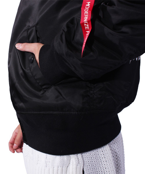 ８(eight)（エイト）の「ワッペン付き MA-1 ミリタリージャケット 中綿 ブルゾン （MA-1・メンズ・ブラック/オリーブ/ワイン・MEDIUM/LARGE/X-LARGE）」の18枚目の写真