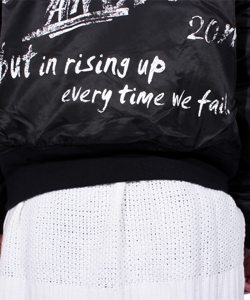 ８(eight)（エイト）の「ワッペン付き MA-1 ミリタリージャケット 中綿 ブルゾン （MA-1・メンズ・ブラック/オリーブ/ワイン・MEDIUM/LARGE/X-LARGE）」の10枚目の写真