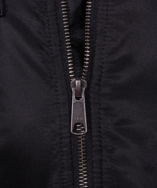 ８(eight)（エイト）の「ワッペン付き MA-1 ミリタリージャケット 中綿 ブルゾン （MA-1・メンズ・ブラック/オリーブ/ワイン・MEDIUM/LARGE/X-LARGE）」の19枚目の写真