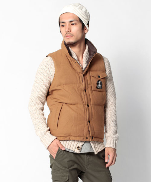 NANO universe（ナノユニバース）の「別注　REVERSIBLE DOWN ベスト（ダウンベスト・メンズ・ブラック/グレー/ネイビー/キャメル/ボルドー・MEDIUM/LARGE）」の5枚目の写真