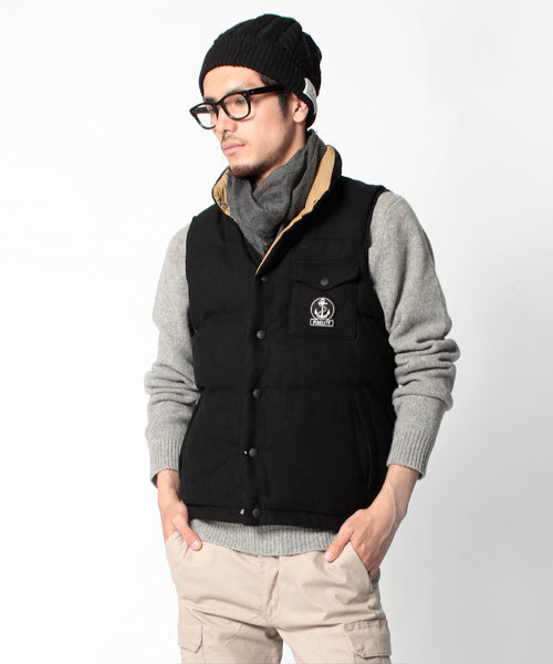 NANO universe（ナノユニバース）の「別注　REVERSIBLE DOWN ベスト（ダウンベスト・メンズ・ブラック/グレー/ネイビー/キャメル/ボルドー・MEDIUM/LARGE）」の2枚目の写真