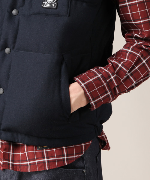 NANO universe（ナノユニバース）の「別注　REVERSIBLE DOWN ベスト（ダウンベスト・メンズ・ブラック/グレー/ネイビー/キャメル/ボルドー・MEDIUM/LARGE）」の10枚目の写真