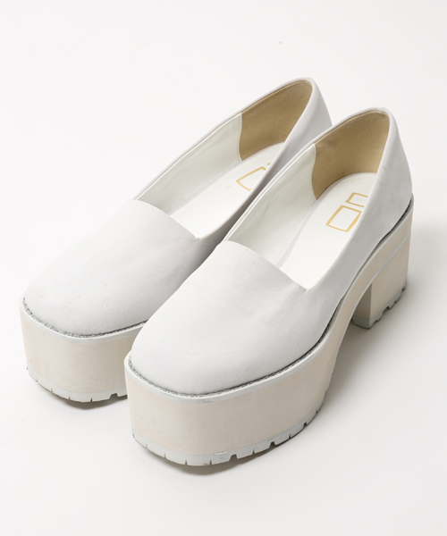 i（アイ）の「【i】　厚底パンプス（パンプス・レディース・ブラック/ホワイト/ピンク/イエロー・SMALL/MEDIUM/LARGE）」の2枚目の写真