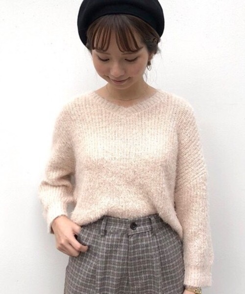 flower（フラワー）の「フラッフィーニットトップ（ニット/セーター・レディース・ベージュ/ネイビー/ピンク/グリーン・FREE）」の2枚目の写真