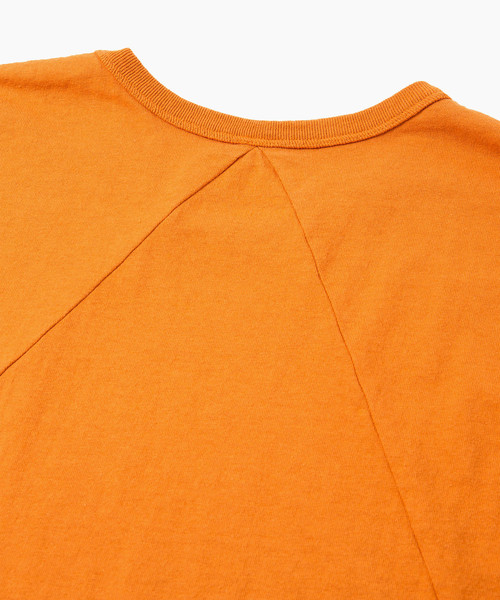 Sandinista（サンディニスタ）の「Easy Fit Triangle Cut L/S Tee / イージーフィット三角切り替え長袖Ｔシャツ - アメリカコットン（Tシャツ/カットソー・メンズ・ホワイト/ブラック/ベージュ/オレンジ・SMALL/MEDIUM/LARGE）」の7枚目の写真
